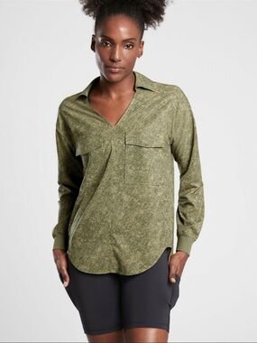 Athleta Zuma Printed Top in Viper Shadow Olive